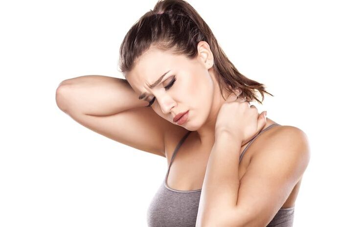 Dor e rigidez no pescoço são sintomas de osteocondrose cervical
